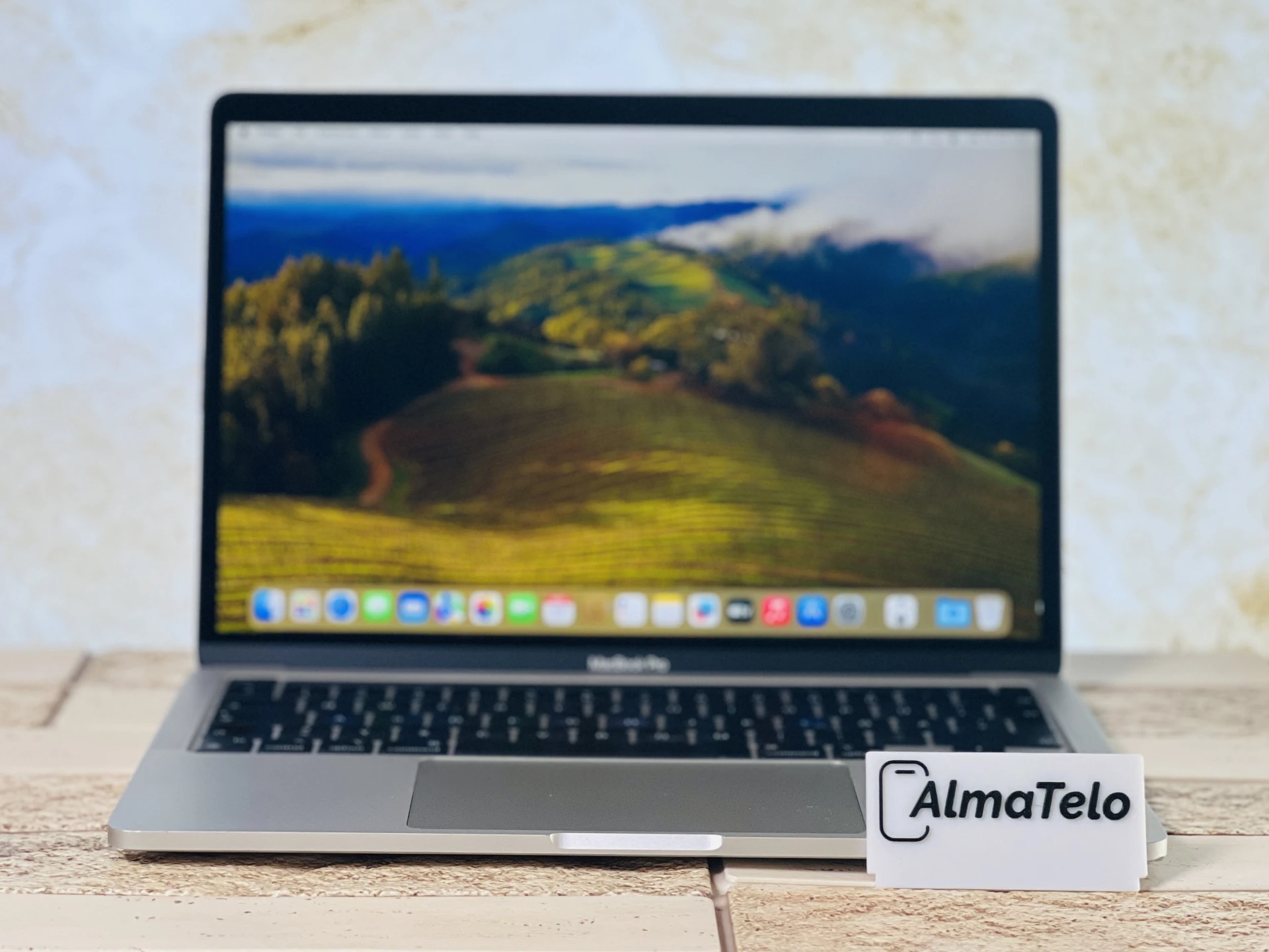 Apple Macbook PRO M1 256 GB Silver - 84% akku