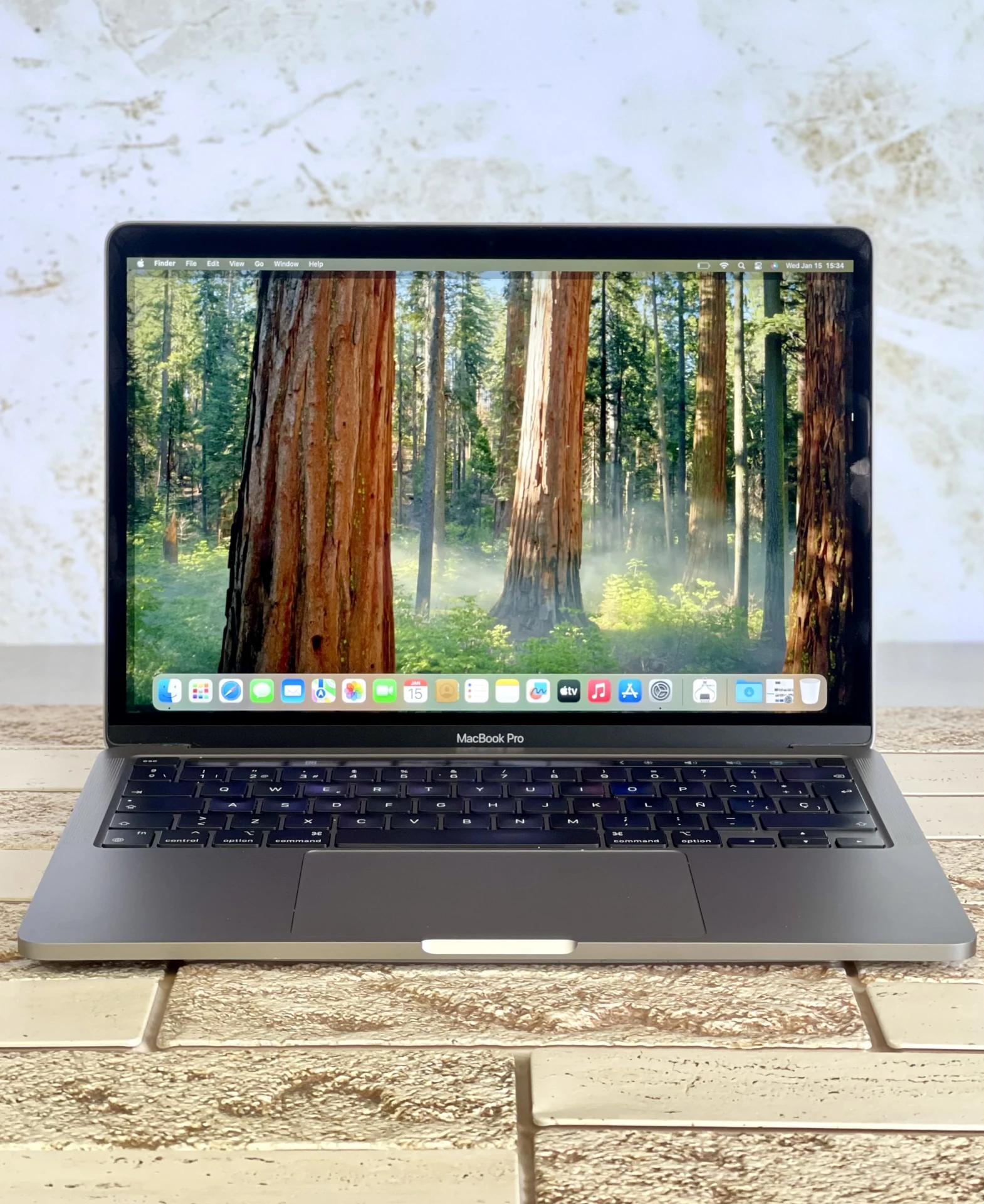 Apple Macbook PRO M2 256 GB Space Gray - 74% akku